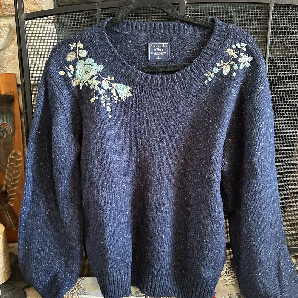 Abercrombie & Fitch Navy Floral Sweater